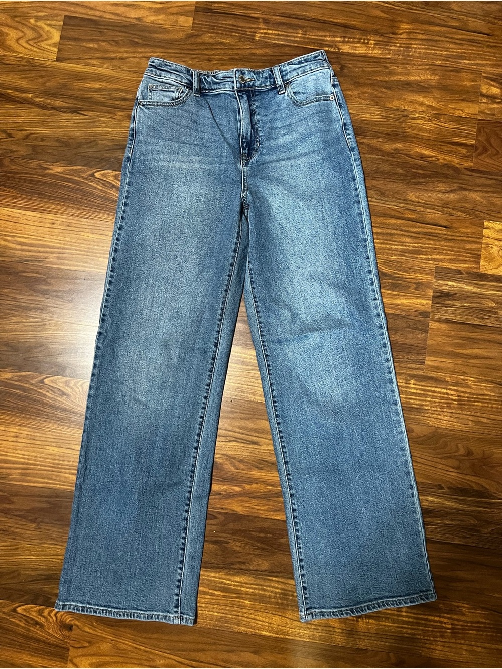 Classic Wide-Leg Women's Jeans in Medium Blue